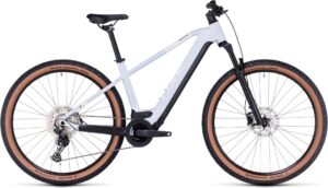 VTT Électrique Semi-Rigide Cube Reaction Hybrid Pro 625 Shimano Deore 11V 625 Wh 29'' Blanc Flash 2023