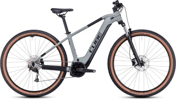 VTT Électrique Semi-Rigide Cube Reaction Hybrid Performance 500 Shimano Alivio 9V 500 Wh 29'' Gris Vert Swamp 2023