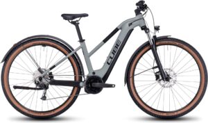 VTT Électrique Semi-Rigide Cube Reaction Hybrid Performance 500 Allroad Trapeze Shimano Alivio 9V 500 Wh 29'' Gris Vert Swamp 2023