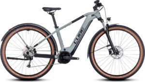 VTT Électrique Semi-Rigide Cube Reaction Hybrid Performance 500 Allroad Shimano Alivio 9V 500 Wh 27.5'' Gris Vert Swamp 2023